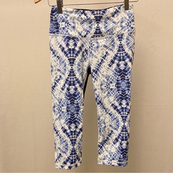 Victoria’s Secret NWT Knockout Crop Leggings Tie Dye Blue & Black Size Small - Picture 8 of 8